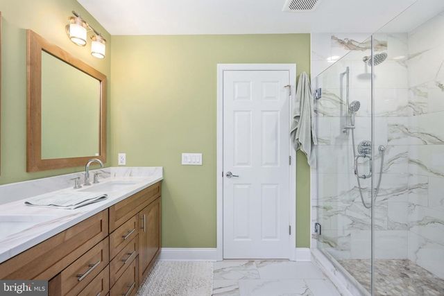 24 GIBSON DR, Fredericksburg, VA 22406