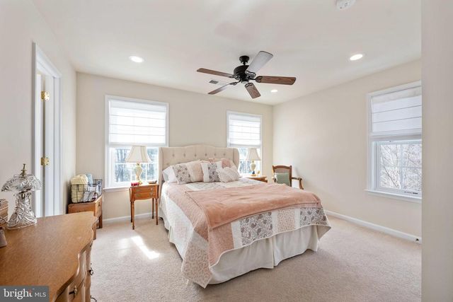 24 GIBSON DR, Fredericksburg, VA 22406