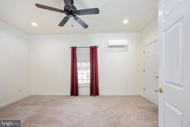 24 GIBSON DR, Fredericksburg, VA 22406