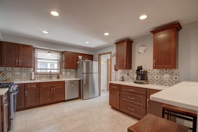 648 Saginaw Avenue, Calumet City, IL 60409