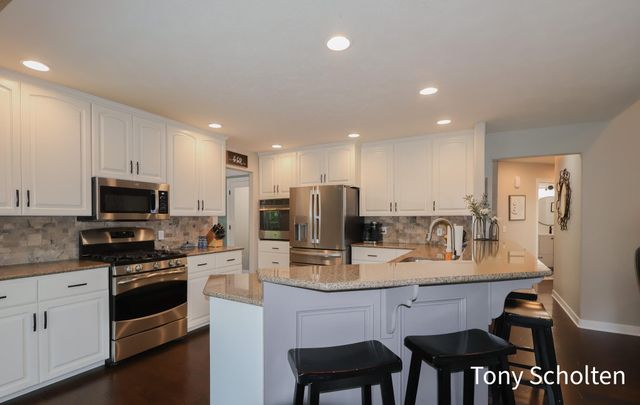 6054 Summerhill Drive, Georgetown Twp, MI 49426