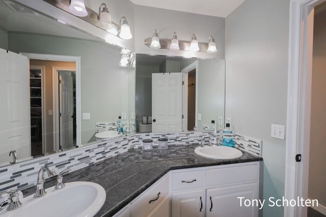 6054 Summerhill Drive, Georgetown Twp, MI 49426