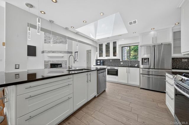 194 S Mountain Road, New City, NY 10956