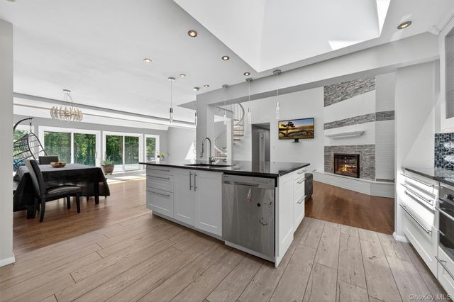 194 S Mountain Road, New City, NY 10956