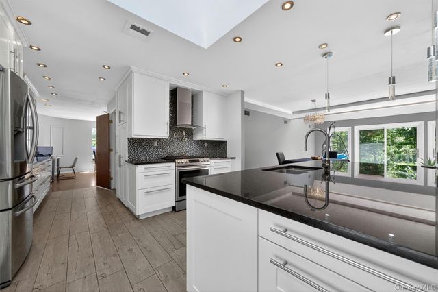 194 S Mountain Road, New City, NY 10956