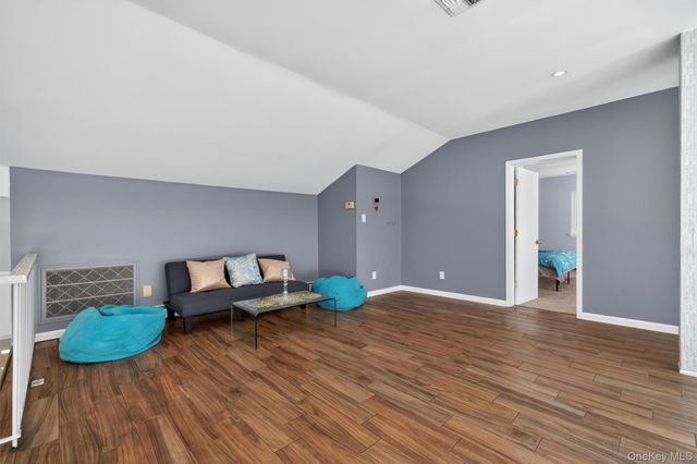194 S Mountain Road, New City, NY 10956