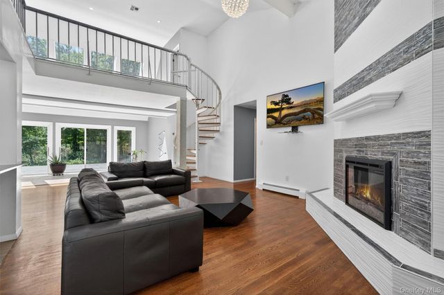 194 S Mountain Road, New City, NY 10956