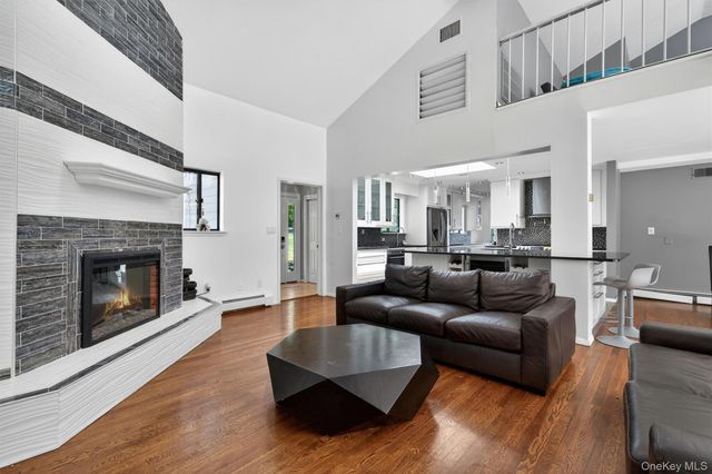 194 S Mountain Road, New City, NY 10956
