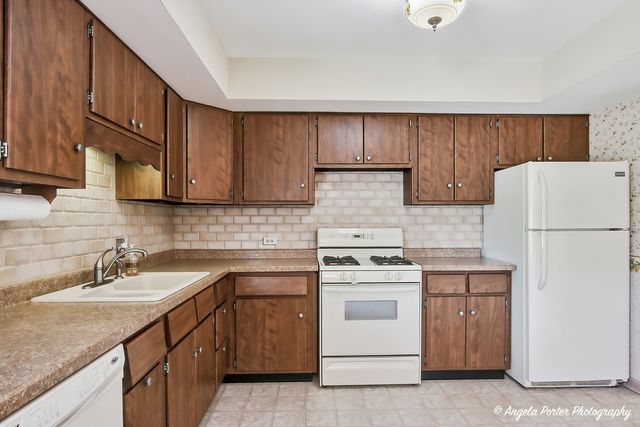 2208 Algonquin Road, Fox River Grove, IL 60021