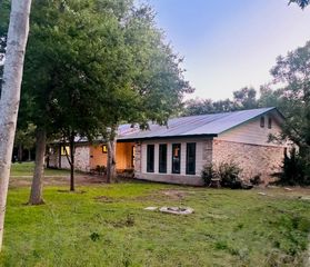 12902 Ben Milam DR, Manchaca, TX 78652