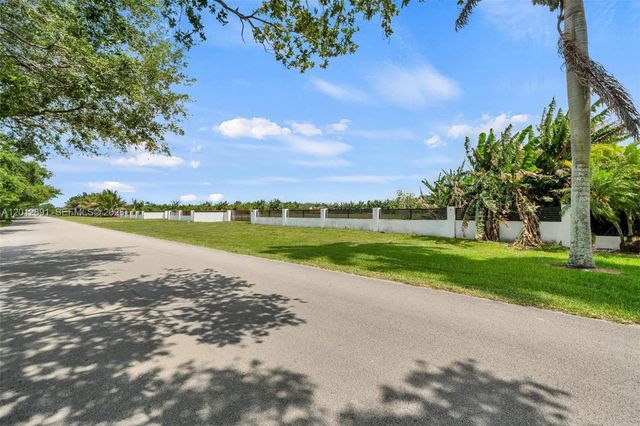 104 SW st, Miami, FL 33196