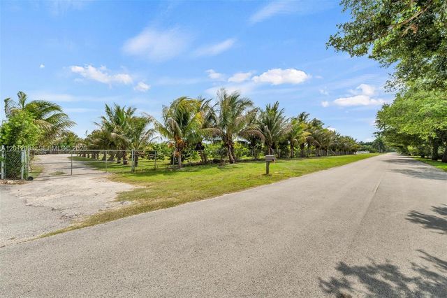 104 SW st, Miami, FL 33196
