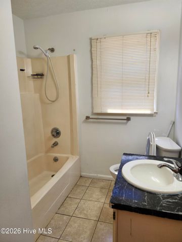 203 6th Street, Aberdeen, NC 28315