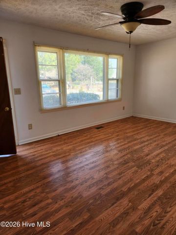 203 6th Street, Aberdeen, NC 28315