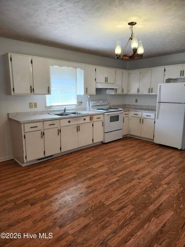 203 6th Street, Aberdeen, NC 28315