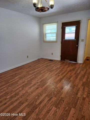 203 6th Street, Aberdeen, NC 28315