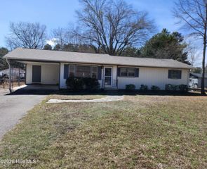 203 6th Street, Aberdeen, NC 28315