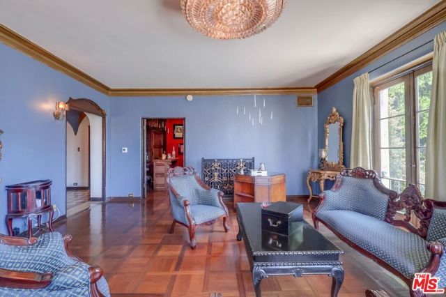 642 S Bronson Avenue 207, Los Angeles, CA 90010