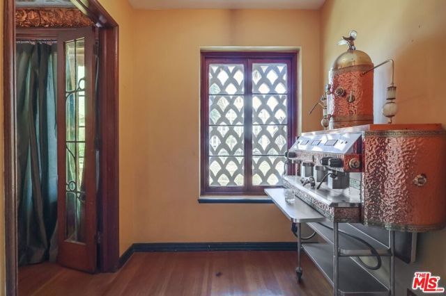 642 S Bronson Avenue 207, Los Angeles, CA 90010