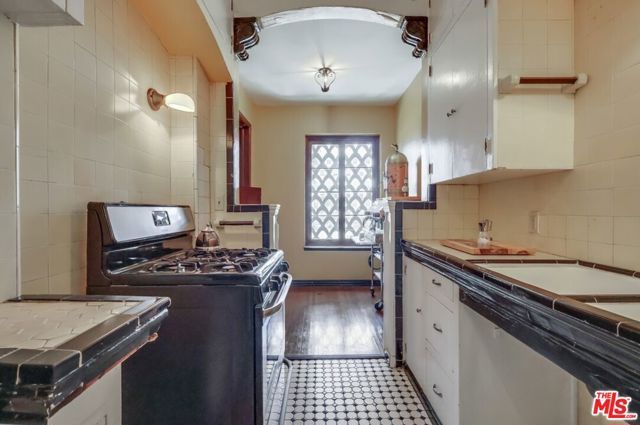 642 S Bronson Avenue 207, Los Angeles, CA 90010