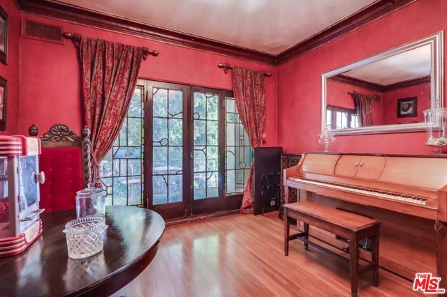 642 S Bronson Avenue 207, Los Angeles, CA 90010