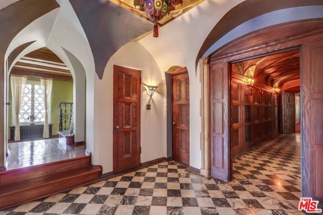 642 S Bronson Avenue 207, Los Angeles, CA 90010