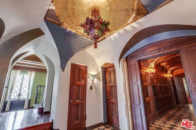 642 S Bronson Avenue 207, Los Angeles, CA 90010