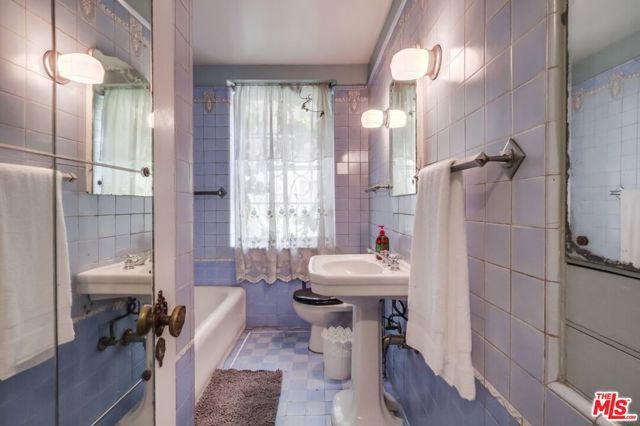 642 S Bronson Avenue 207, Los Angeles, CA 90010