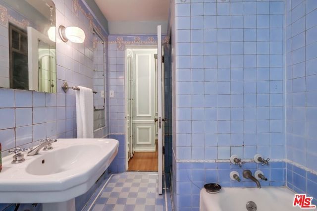 642 S Bronson Avenue 207, Los Angeles, CA 90010