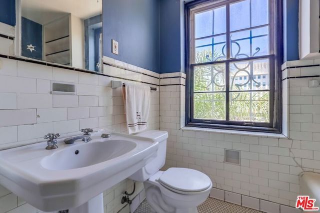 642 S Bronson Avenue 207, Los Angeles, CA 90010