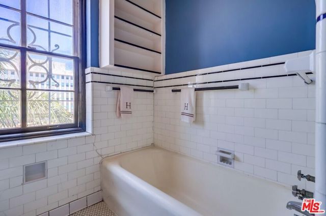 642 S Bronson Avenue 207, Los Angeles, CA 90010