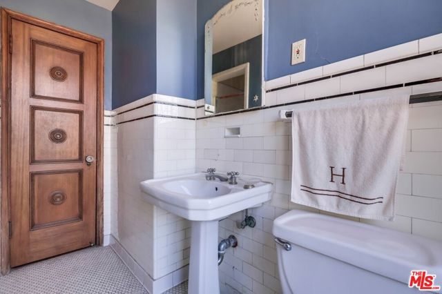 642 S Bronson Avenue 207, Los Angeles, CA 90010