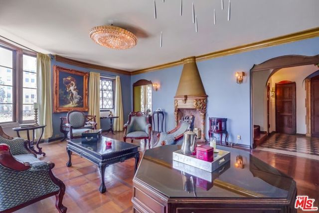 642 S Bronson Avenue 207, Los Angeles, CA 90010