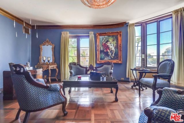 642 S Bronson Avenue 207, Los Angeles, CA 90010