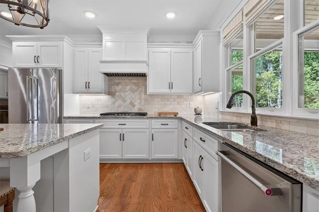 122 Brookfield Court SE, White, GA 30184