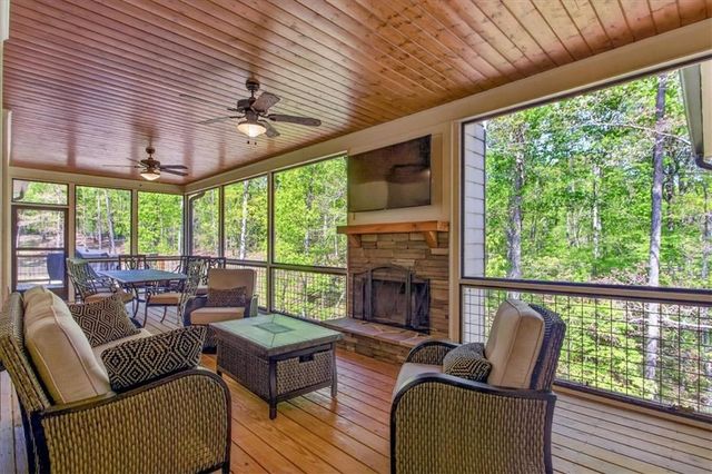 122 Brookfield Court SE, White, GA 30184