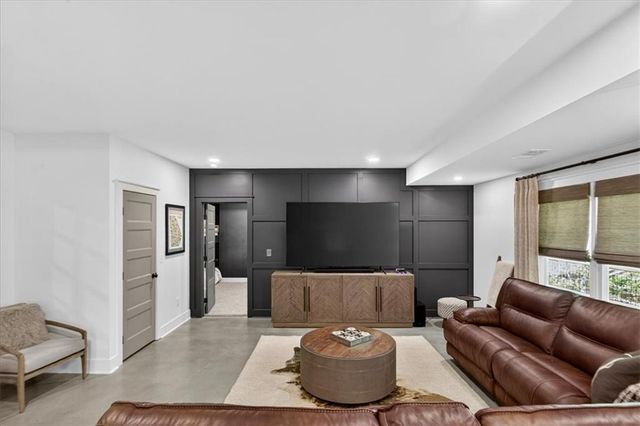 122 Brookfield Court SE, White, GA 30184