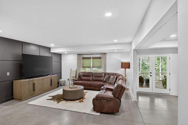 122 Brookfield Court SE, White, GA 30184