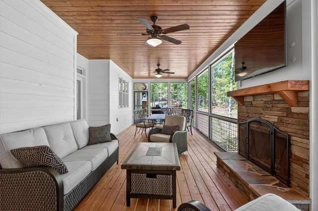 122 Brookfield Court SE, White, GA 30184