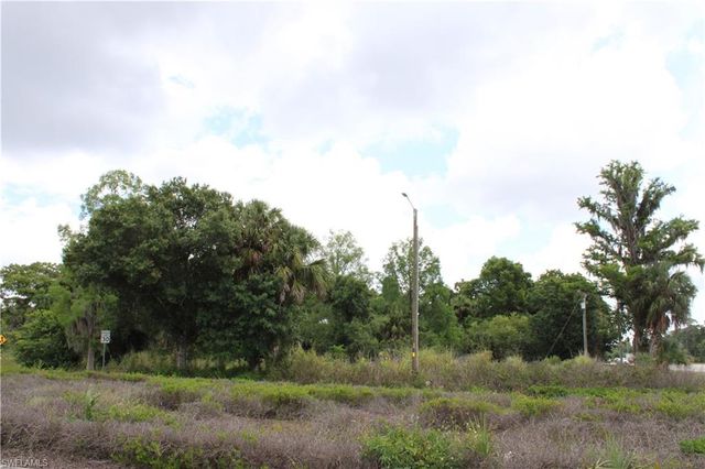 2643 Pine Island RD NE, Cape Coral, FL 33909