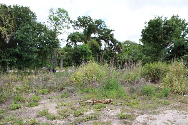 2643 Pine Island RD NE, Cape Coral, FL 33909