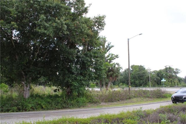 2643 Pine Island RD NE, Cape Coral, FL 33909