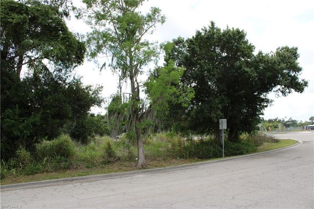 2643 Pine Island RD NE, Cape Coral, FL 33909