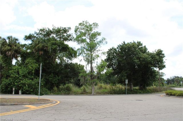2643 Pine Island RD NE, Cape Coral, FL 33909