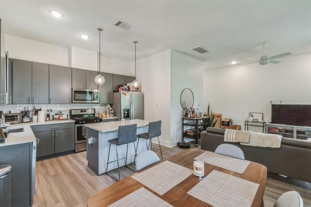 5816 Sutherlin RD 15, Austin, TX 78723