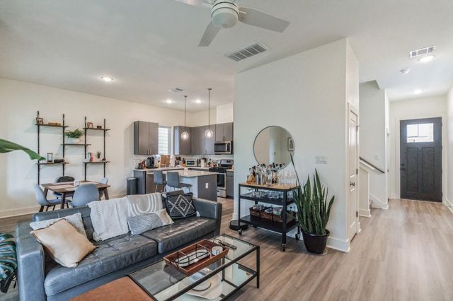 5816 Sutherlin RD 15, Austin, TX 78723