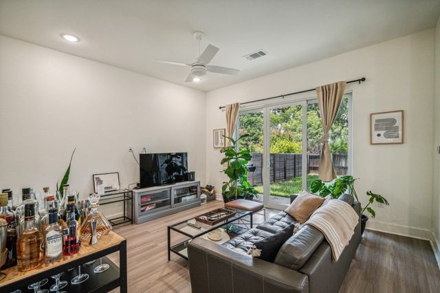 5816 Sutherlin RD 15, Austin, TX 78723
