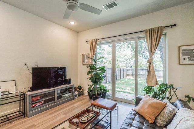 5816 Sutherlin RD 15, Austin, TX 78723