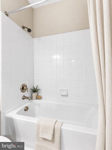 33 SULLIVAN WAY, Marlton, NJ 08053
