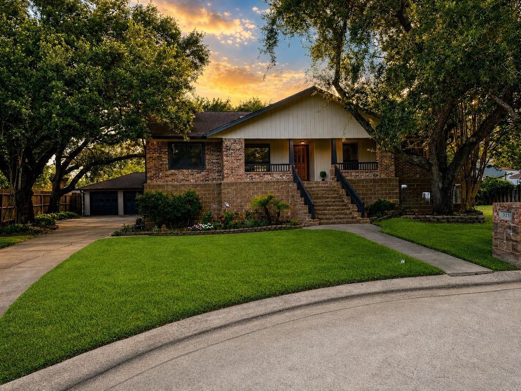 321 Empress Lane, League City, TX 77573